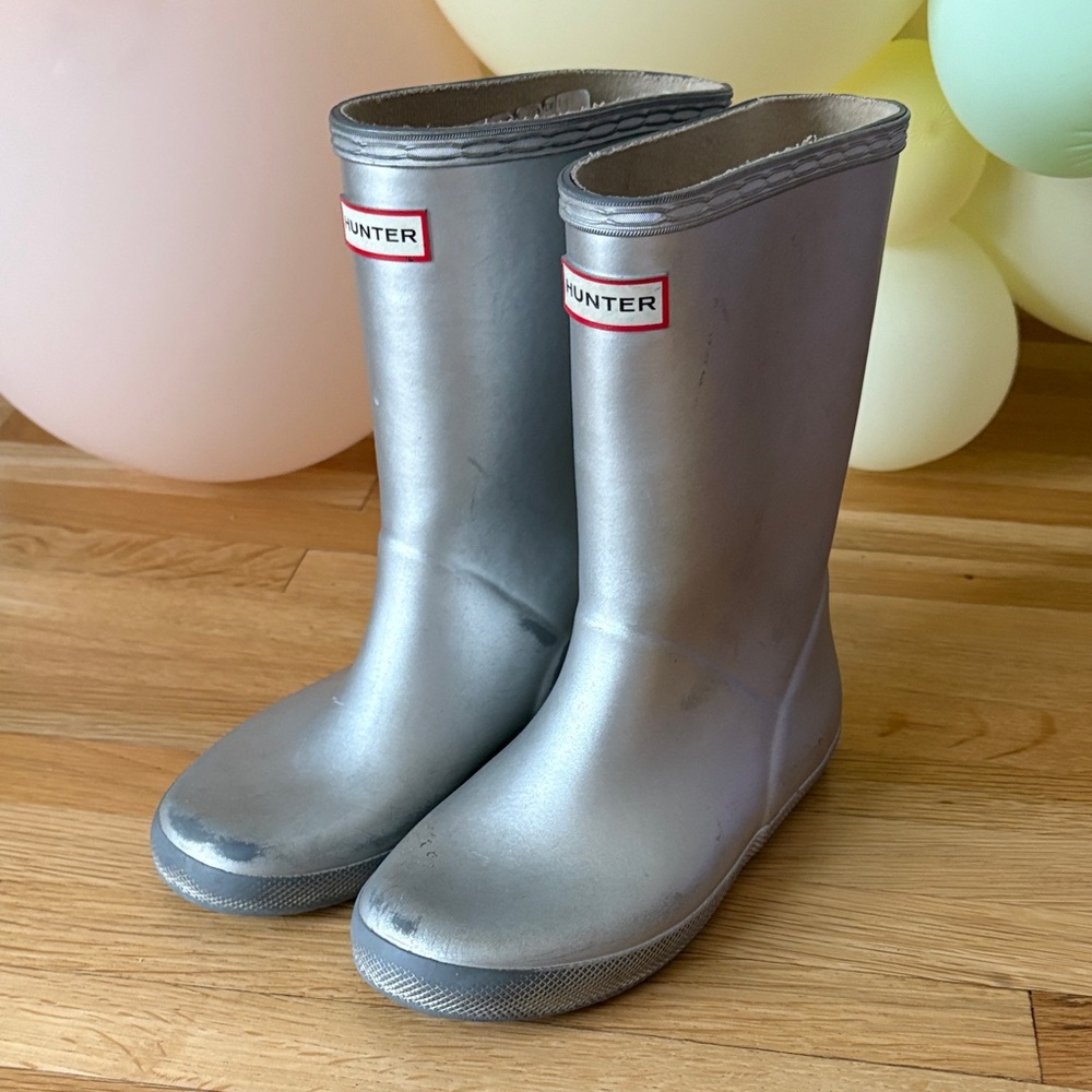Hunter Kids Silver Rain Boots size Girl US 13 / Boy 1